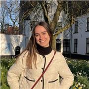 Estudiante de último curso de Ingeniería química en la USAL apta para dar clases de física y quimica y/o matemáticas